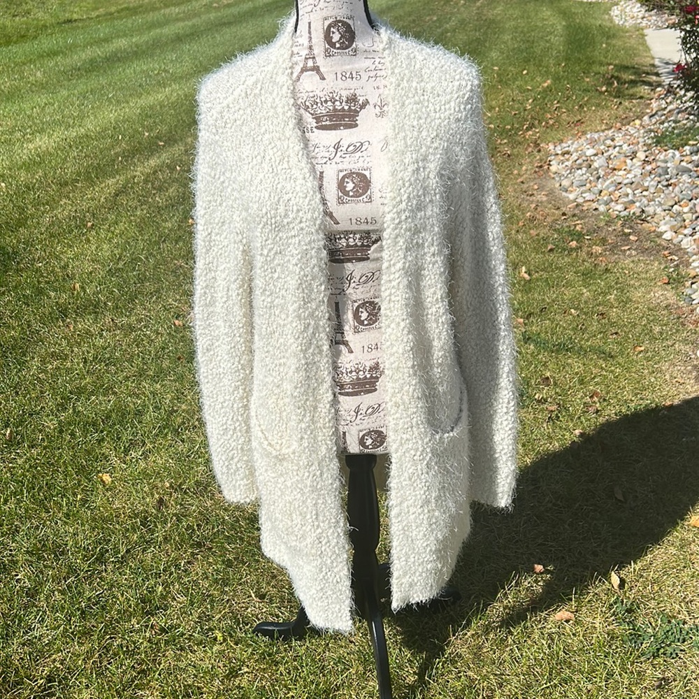 NWOT mid length off white textured cardigan size small but runs large.